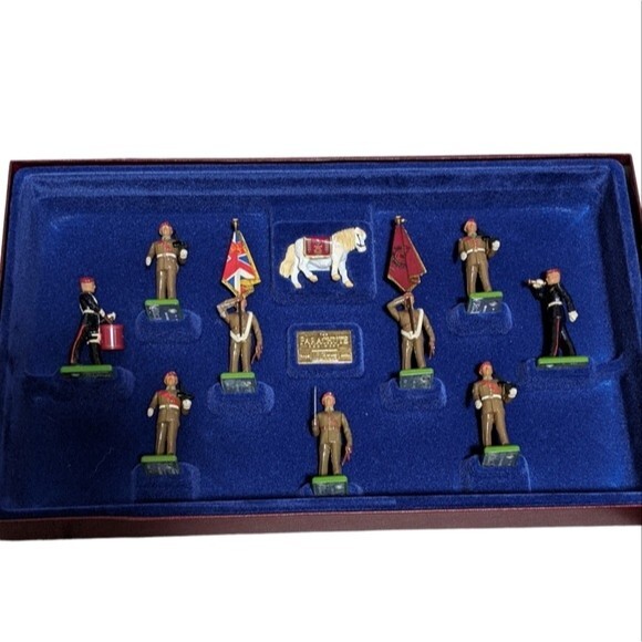 Britian's Limited Edition parachute regiment no 3065 retired in original box - Picture 5 of 10
